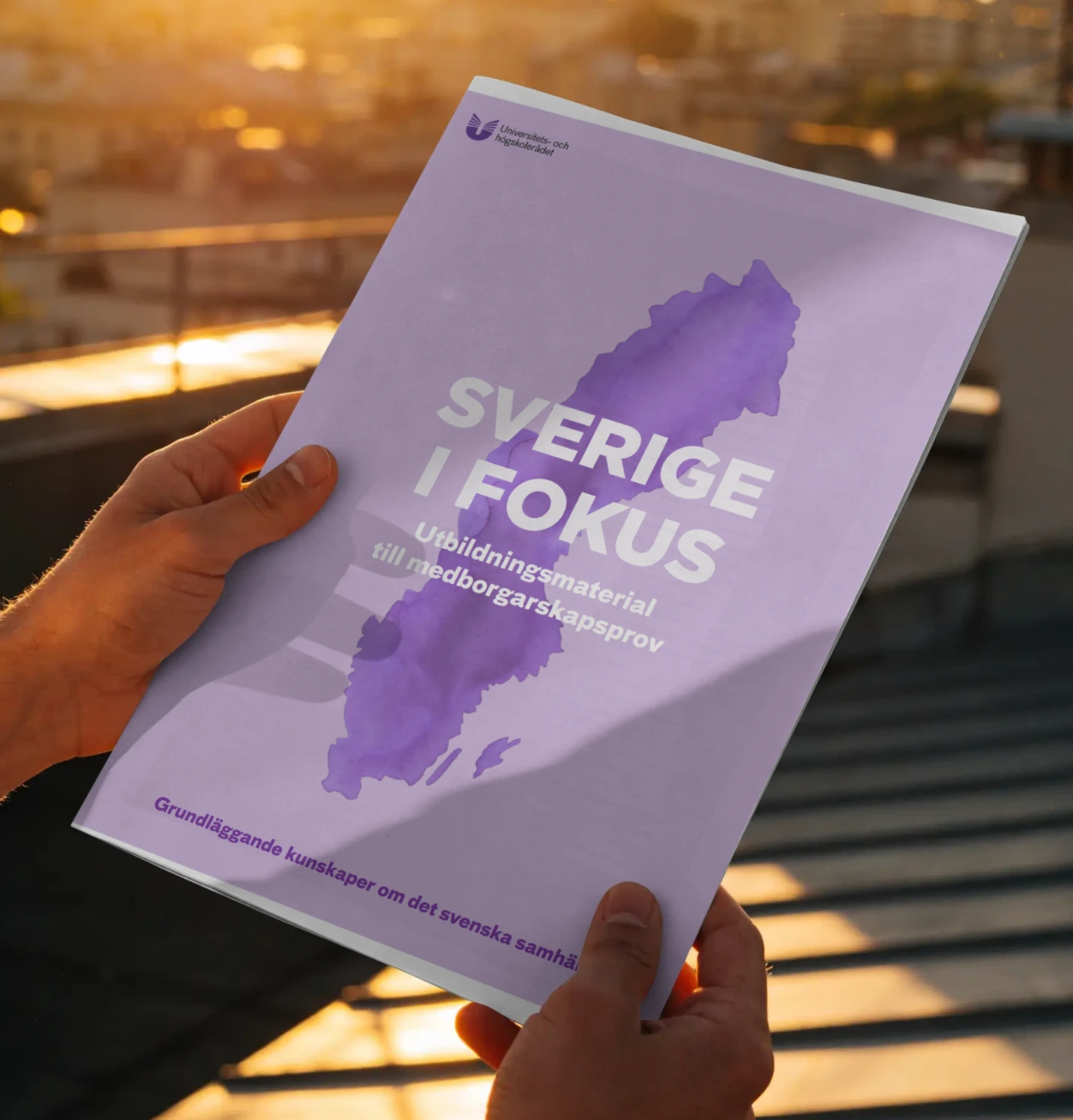Studiehandledningen Sverige i fokus — utbildningsmaterial till medborgarskapsprov, publicerad av UHR och Skolverket